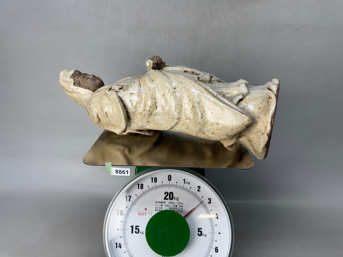 Y8861 OKIMONO Mino-ware White-robed Kannon figurine signed Japan antique figure