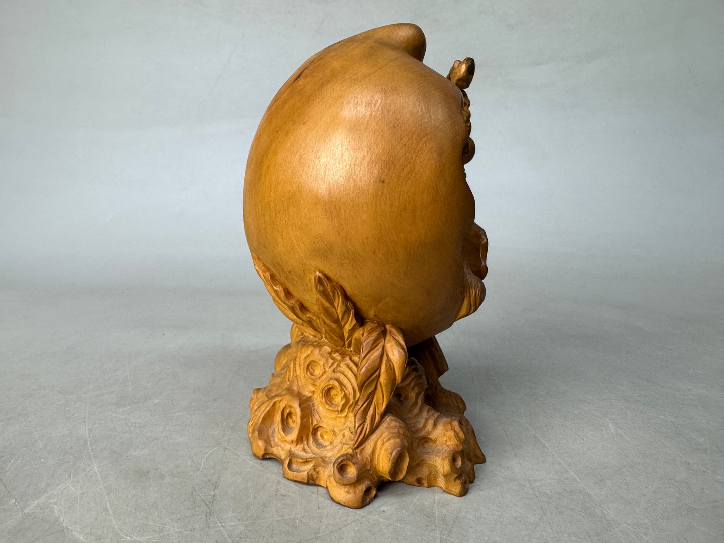 Y8862 OKIMONO wood carving Peach hermit figurine signed China antique interior