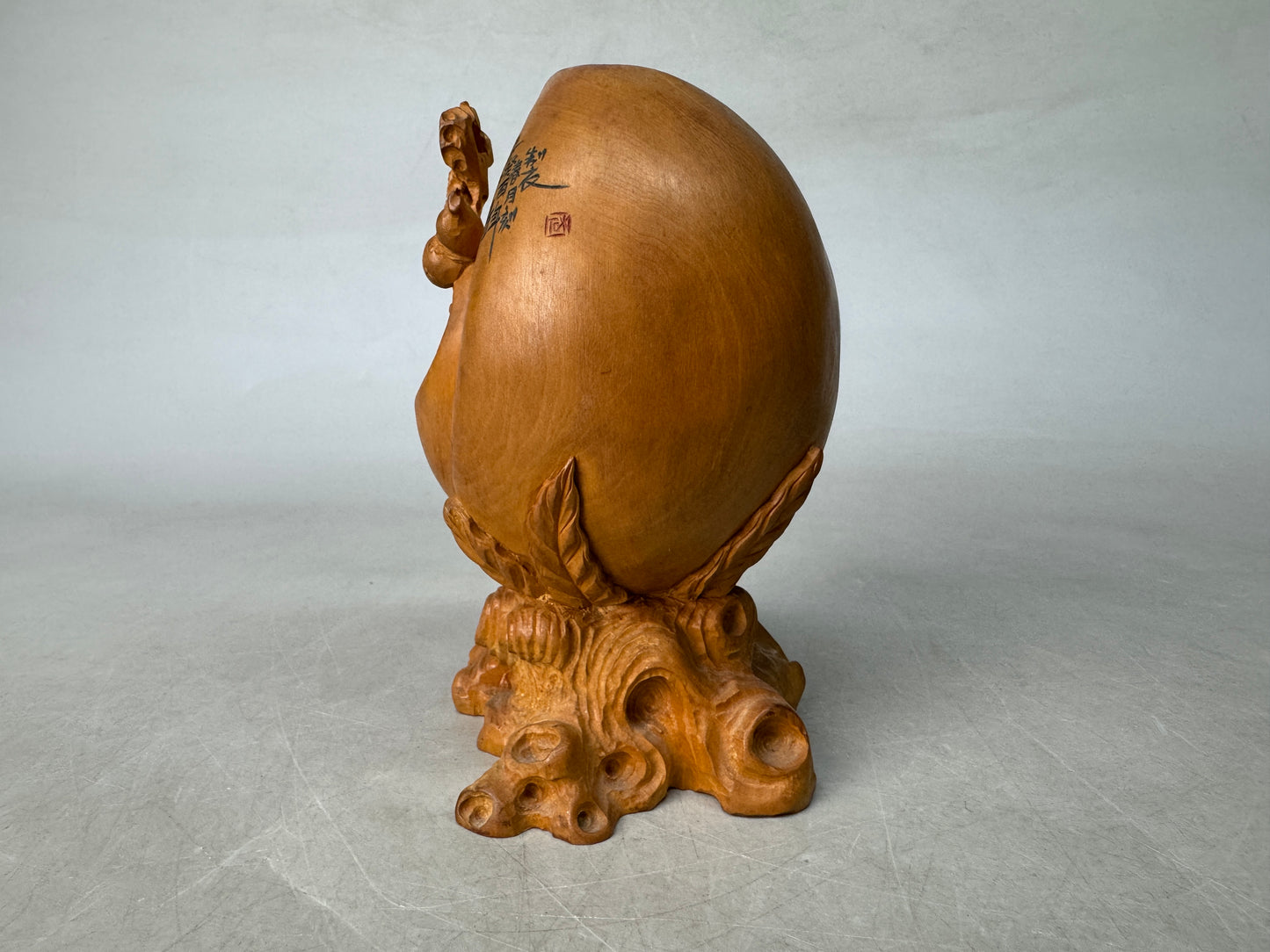 Y8862 OKIMONO wood carving Peach hermit figurine signed China antique interior