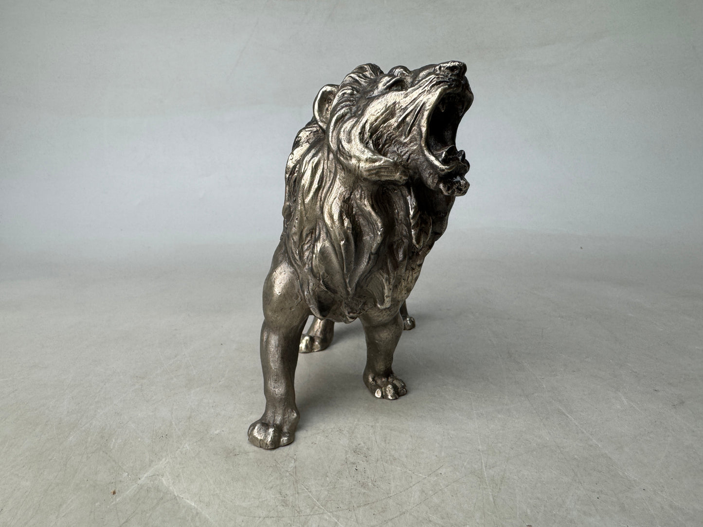 Y8874 OKIMONO metal Lion figurine signed box Japan antique interior figure