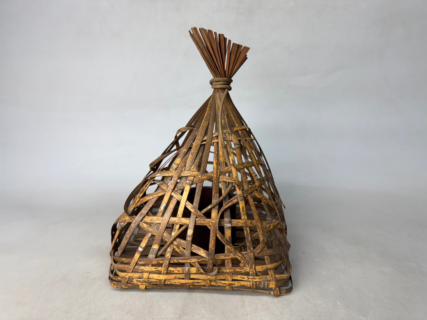Y8876 Bamboo Woven Basket Flower vase Japan antique ikebana arrangement interior