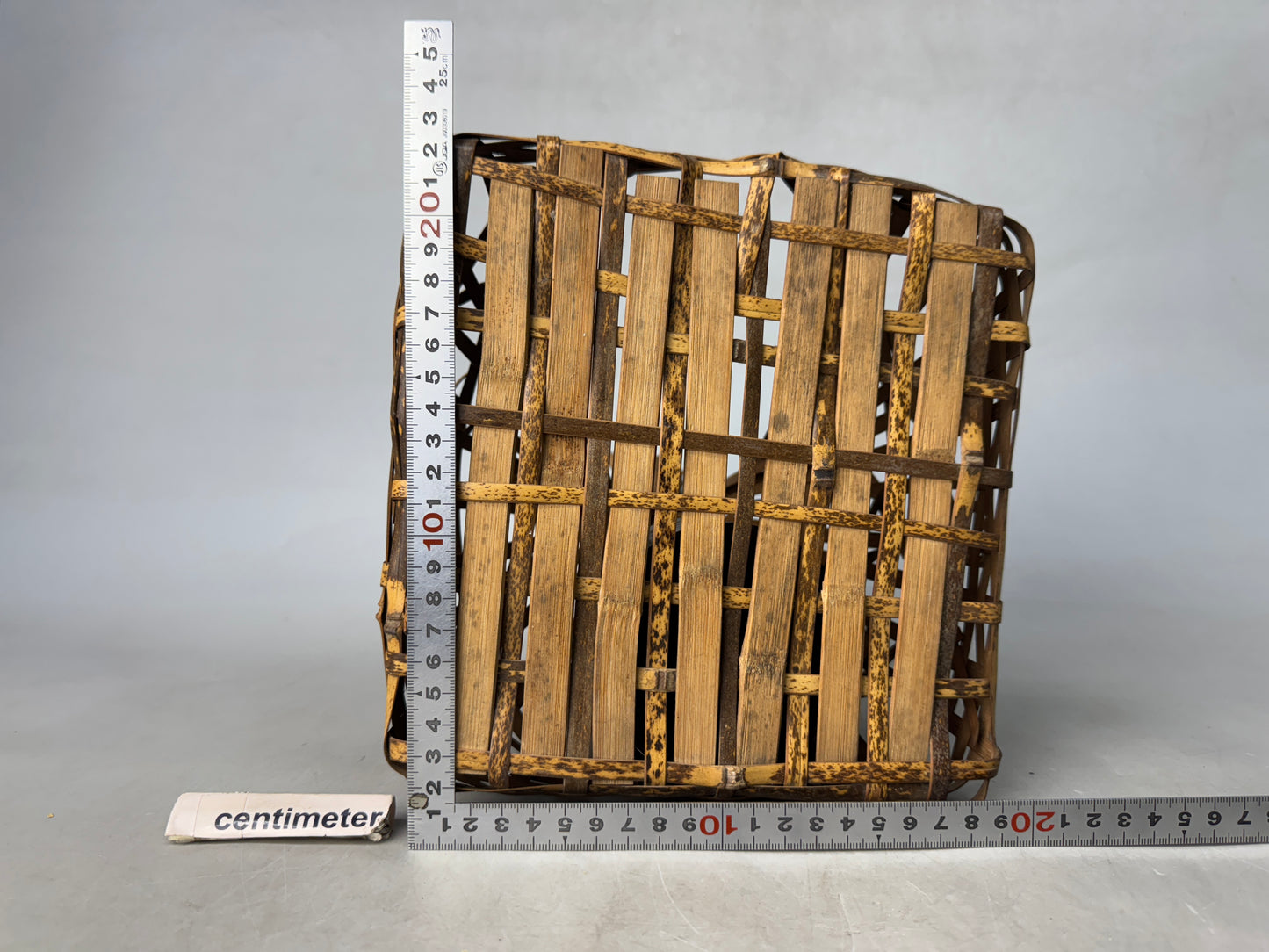 Y8876 Bamboo Woven Basket Flower vase Japan antique ikebana arrangement interior