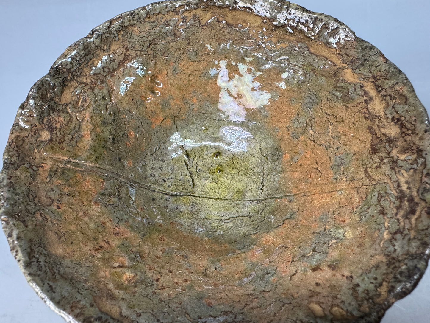 Y8890 CHAWAN Raku-ware red flat bowl signed Japan antique tea ceremony pottery