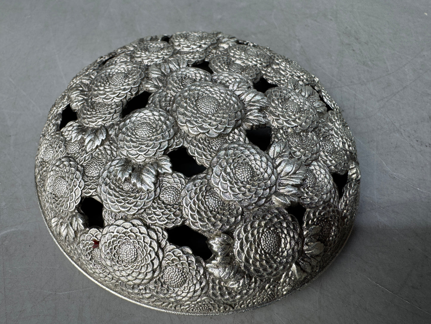Y8906 KOURO metal signed box Japan antique fragrance incense burner aromatherapy