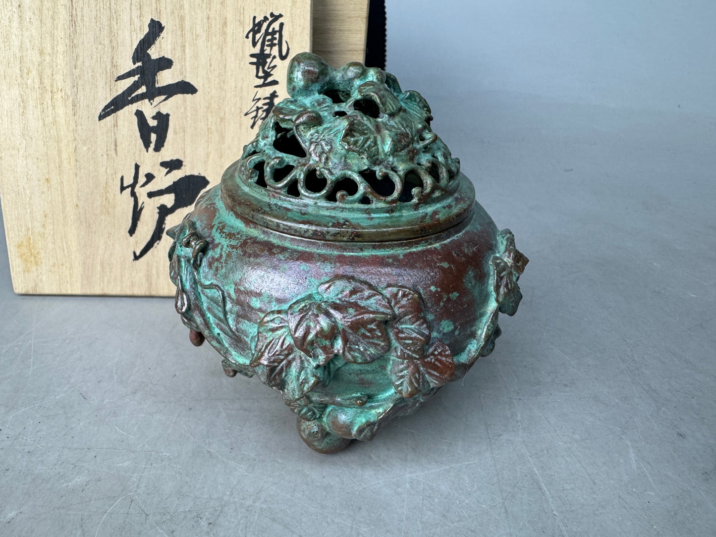Y8907 KOURO Copper signed box Japan antique fragrance incense burner aroma