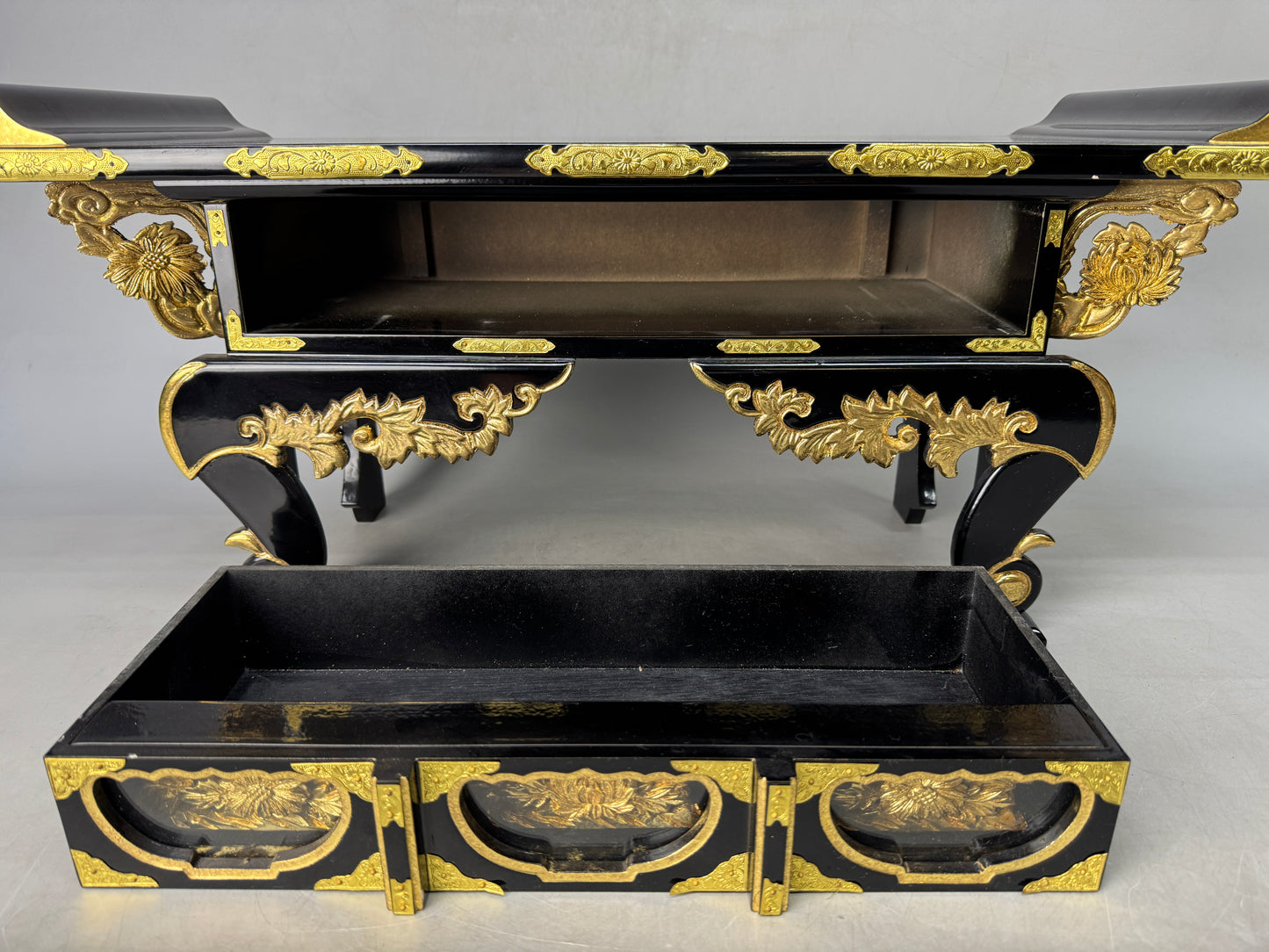Y8923 Buddhist Altar Equipment Sutra desk black lacquer gold leaf Japan antique