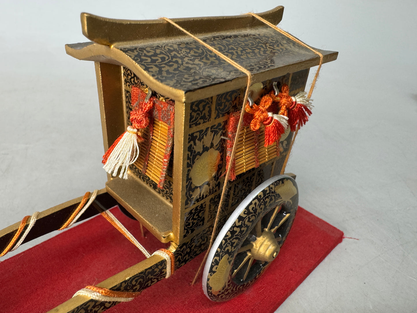 Y8933 HINA DOLL Doll's Festival Makie small Palanquin box Japan antique