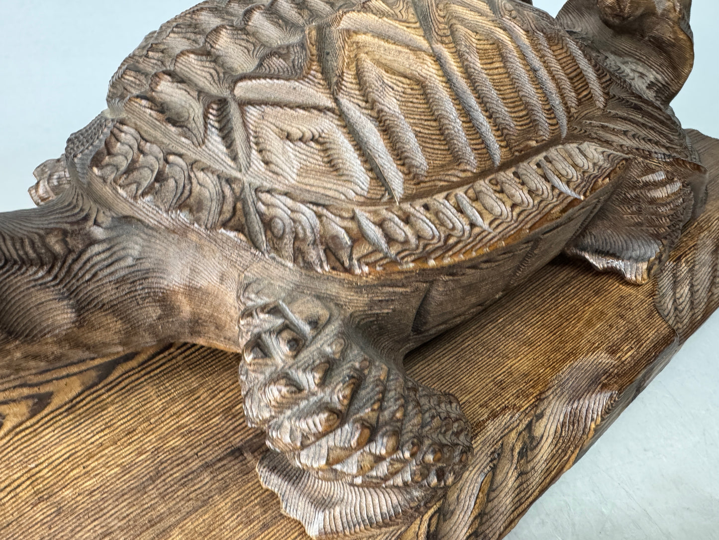 Y8937 OKIMONO wood carving Turtle figurine stand cedar Japan antique interior