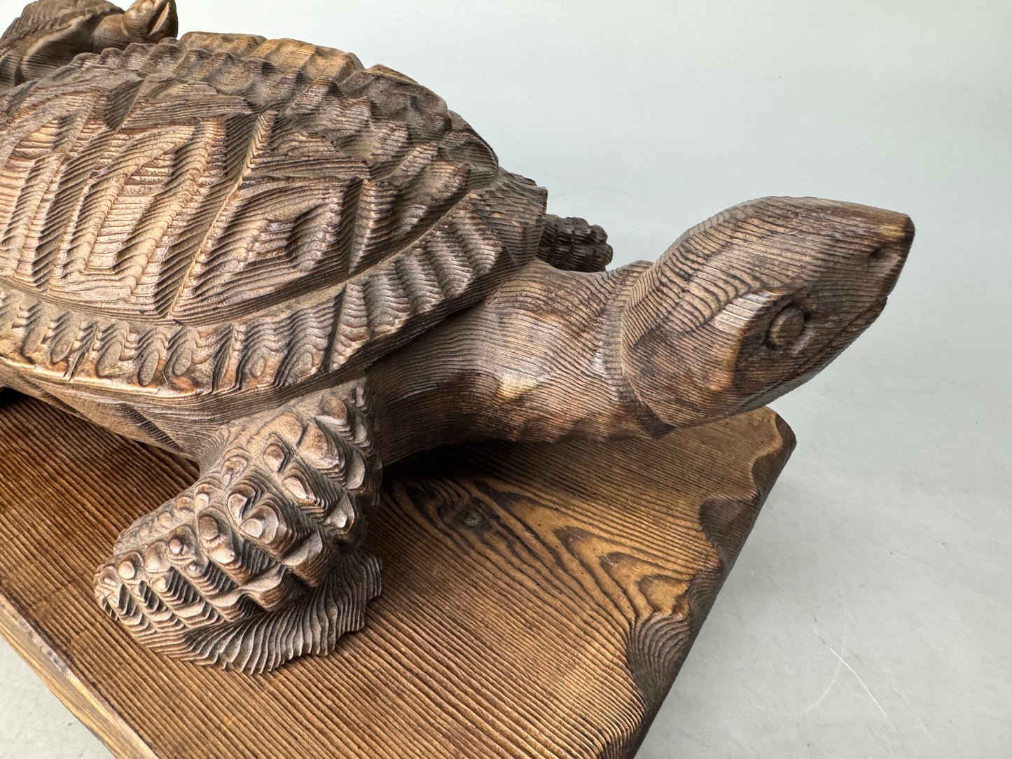 Y8937 OKIMONO wood carving Turtle figurine stand cedar Japan antique interior