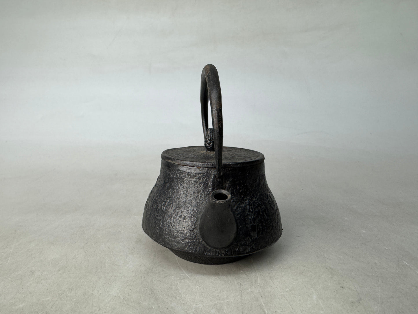 Y8941 TETSUBIN Iron Nanbu teapot small signed Japan antique tea cereony sencha