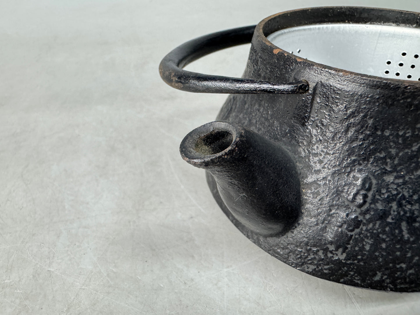 Y8941 TETSUBIN Iron Nanbu teapot small signed Japan antique tea cereony sencha