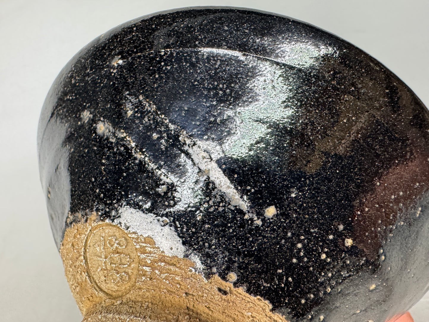 Y8949 CHAWAN Raku-ware black flat bowl signed Japan antique tea ceremony pottery
