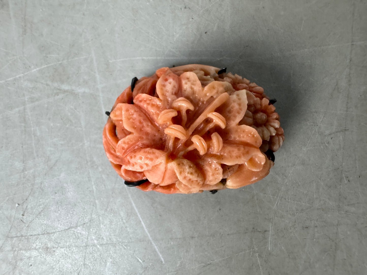 Y8972 OBIDOME Coral sash clip brooch flower carving Japan antique kimono fashion