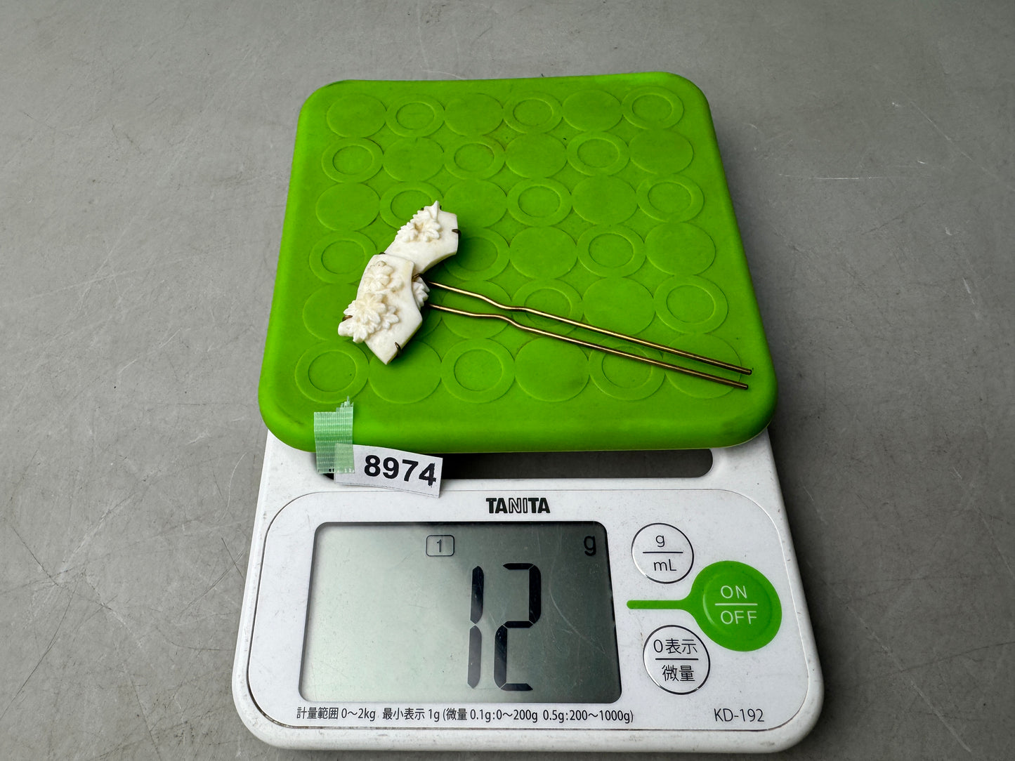 Y8974 KANZASHI White coral hair pin stick engraving Japan antique kimono fashion
