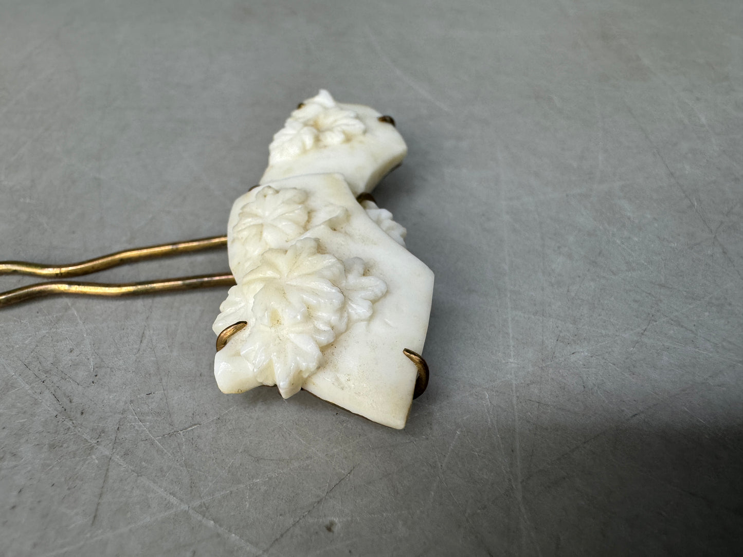 Y8974 KANZASHI White coral hair pin stick engraving Japan antique kimono fashion