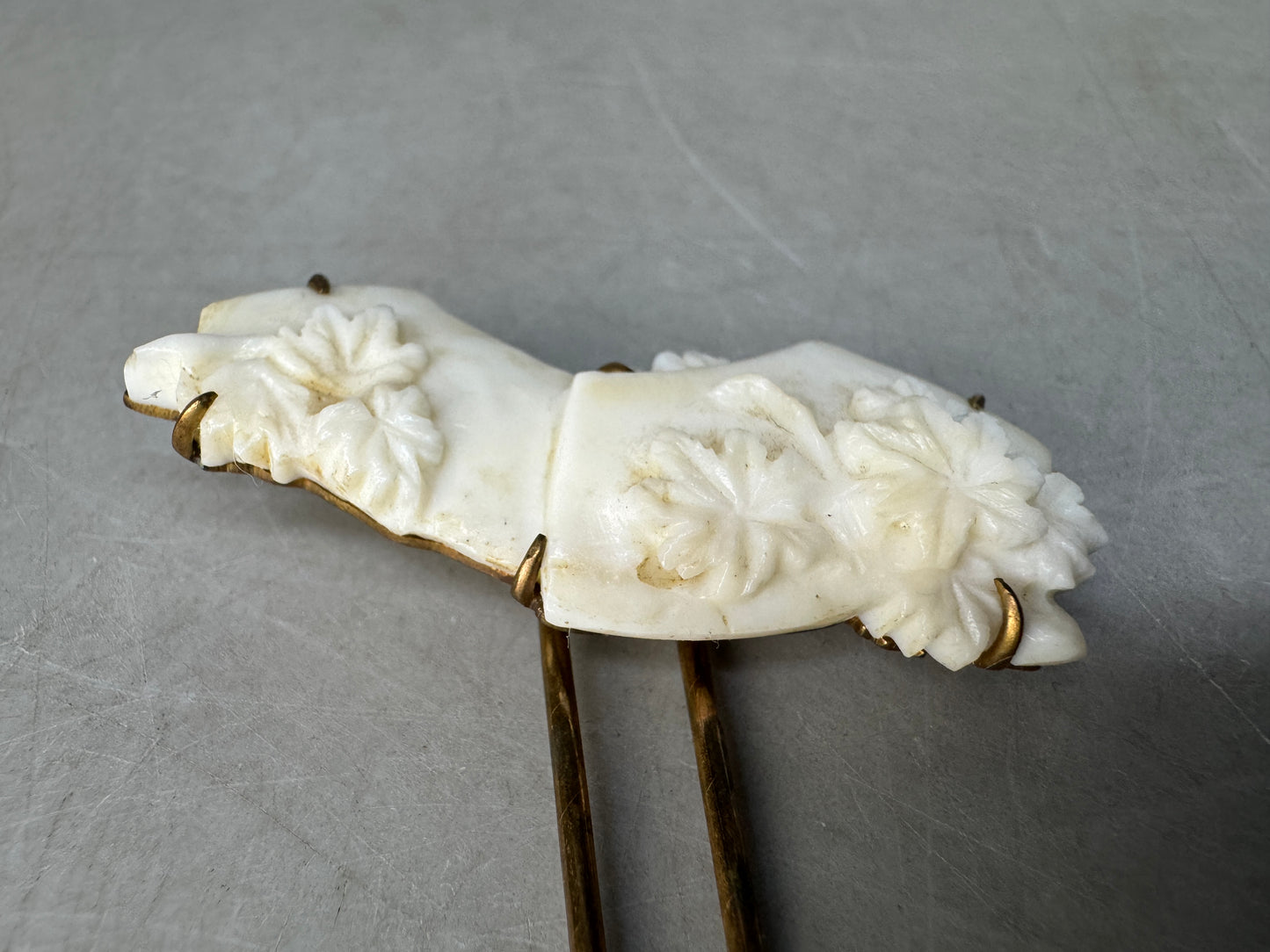 Y8974 KANZASHI White coral hair pin stick engraving Japan antique kimono fashion