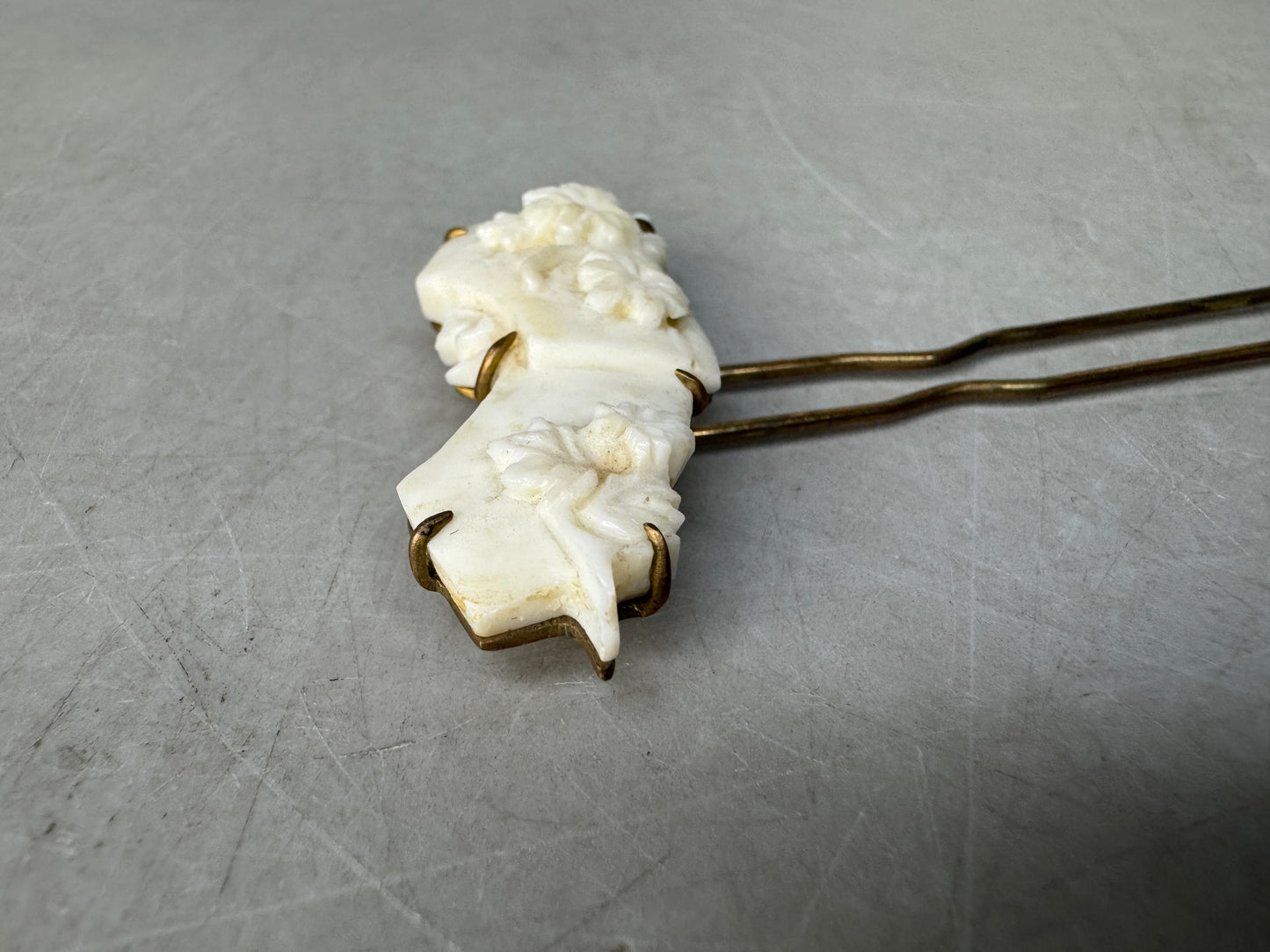 Y8974 KANZASHI White coral hair pin stick engraving Japan antique kimono fashion