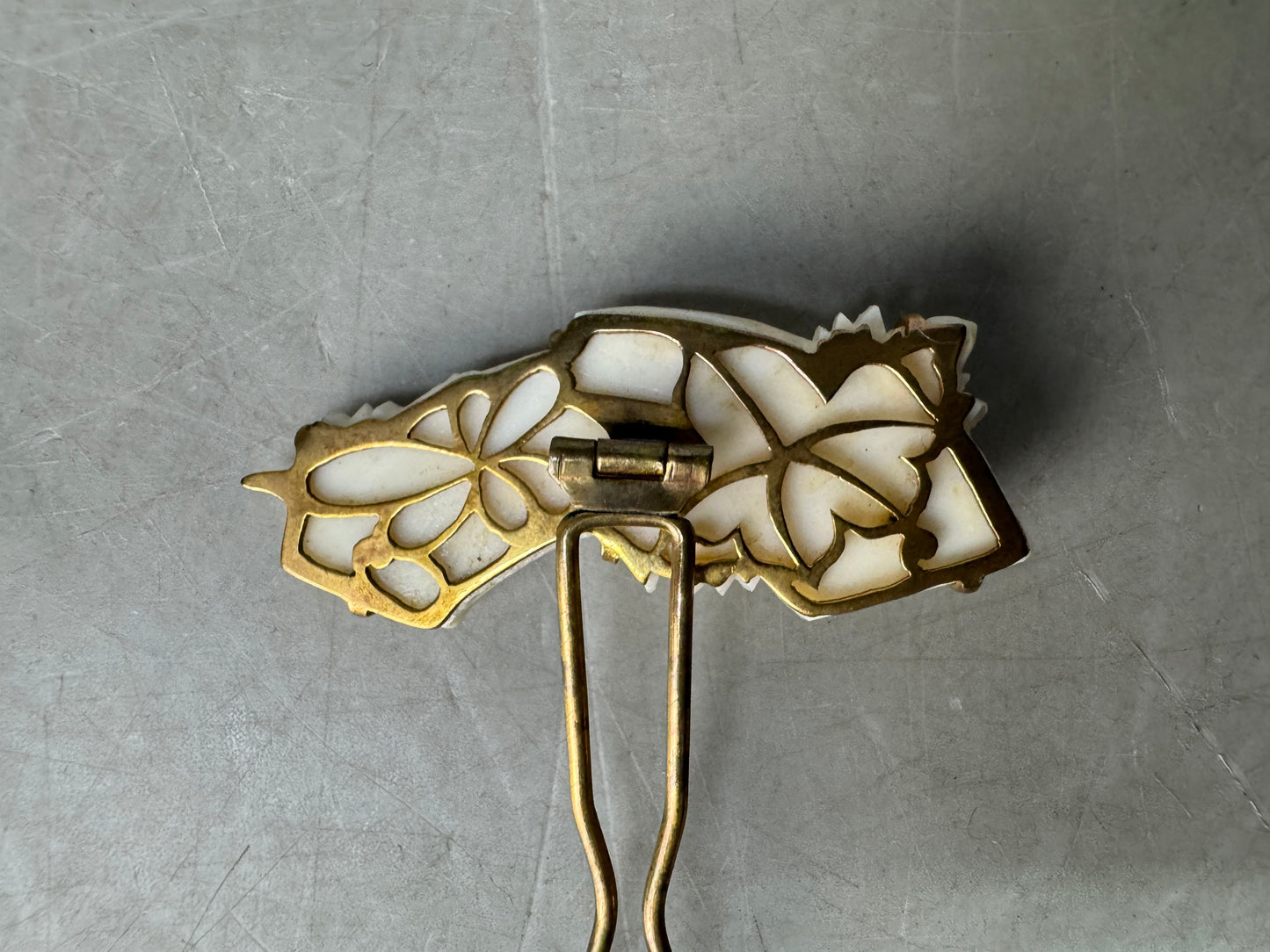 Y8974 KANZASHI White coral hair pin stick engraving Japan antique kimono fashion
