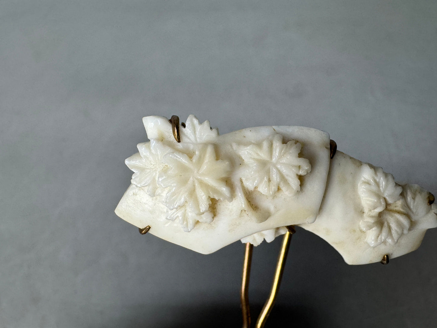 Y8974 KANZASHI White coral hair pin stick engraving Japan antique kimono fashion