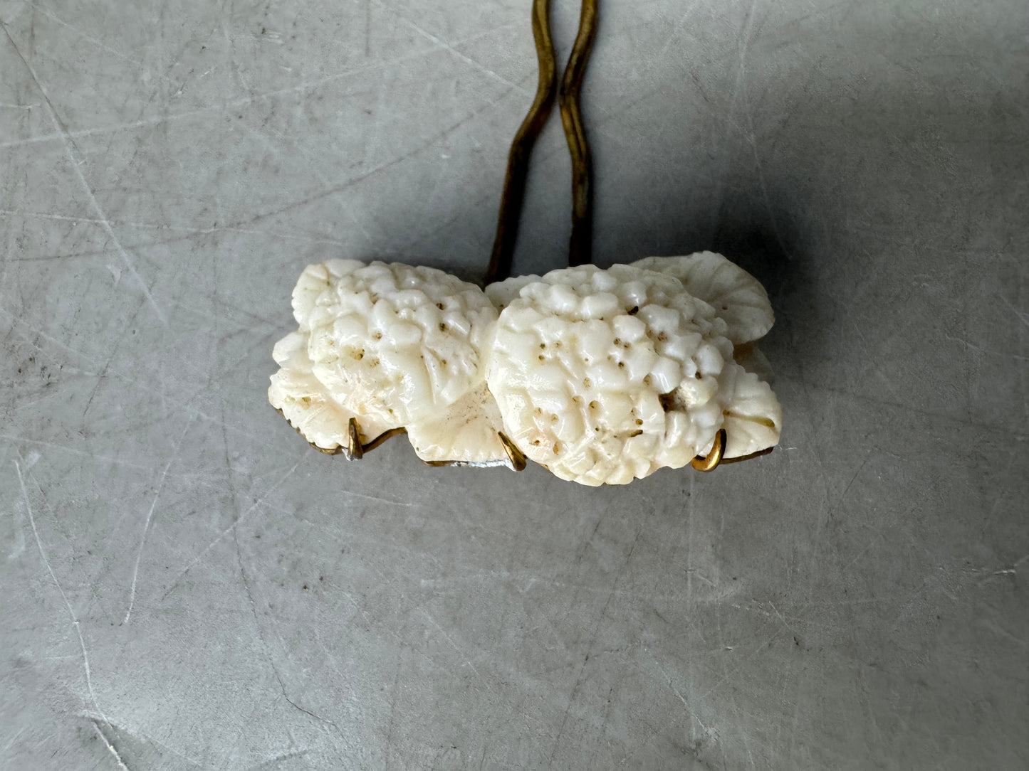 Y8975 KANZASHI White coral hair pin stick engraving Japan antique kimono fashion