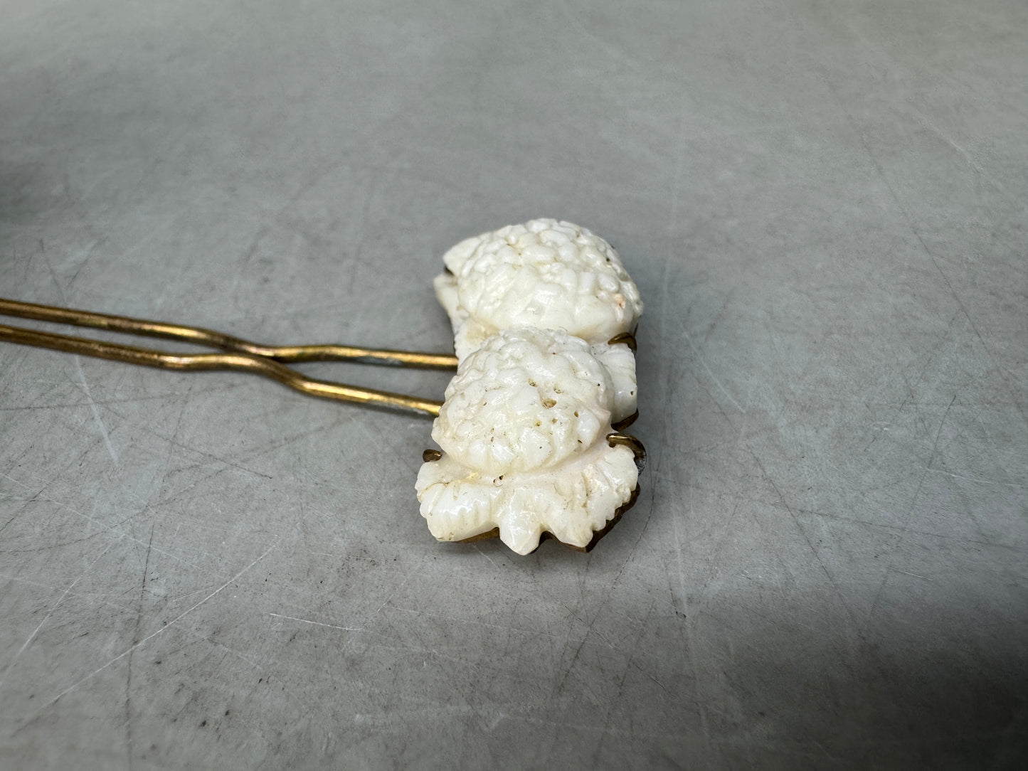 Y8975 KANZASHI White coral hair pin stick engraving Japan antique kimono fashion