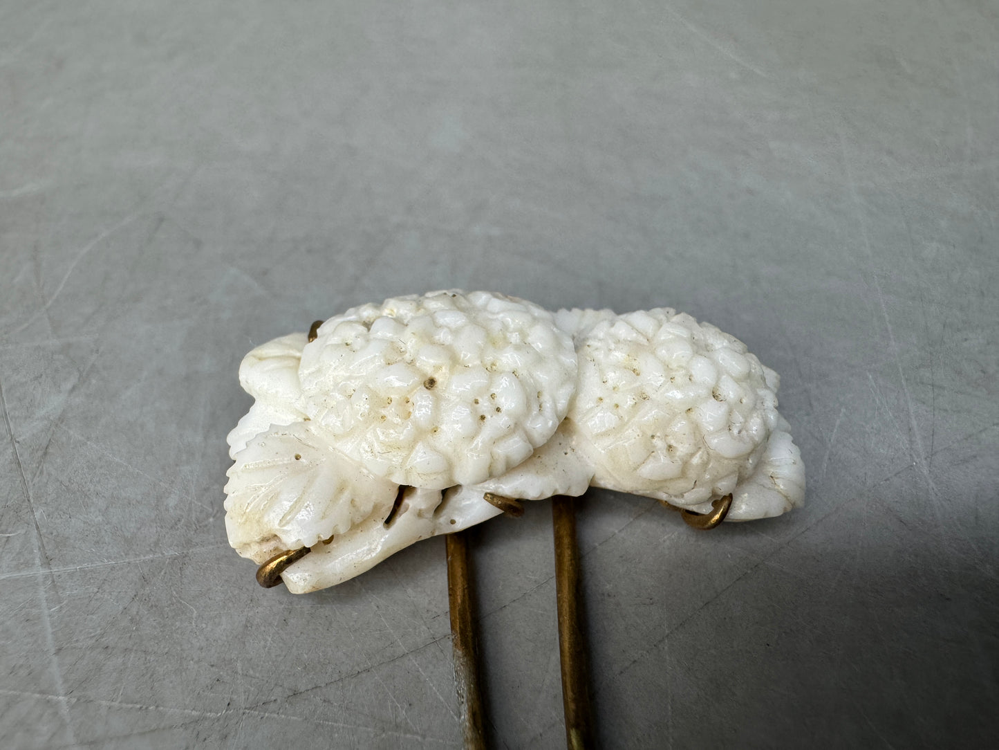 Y8975 KANZASHI White coral hair pin stick engraving Japan antique kimono fashion