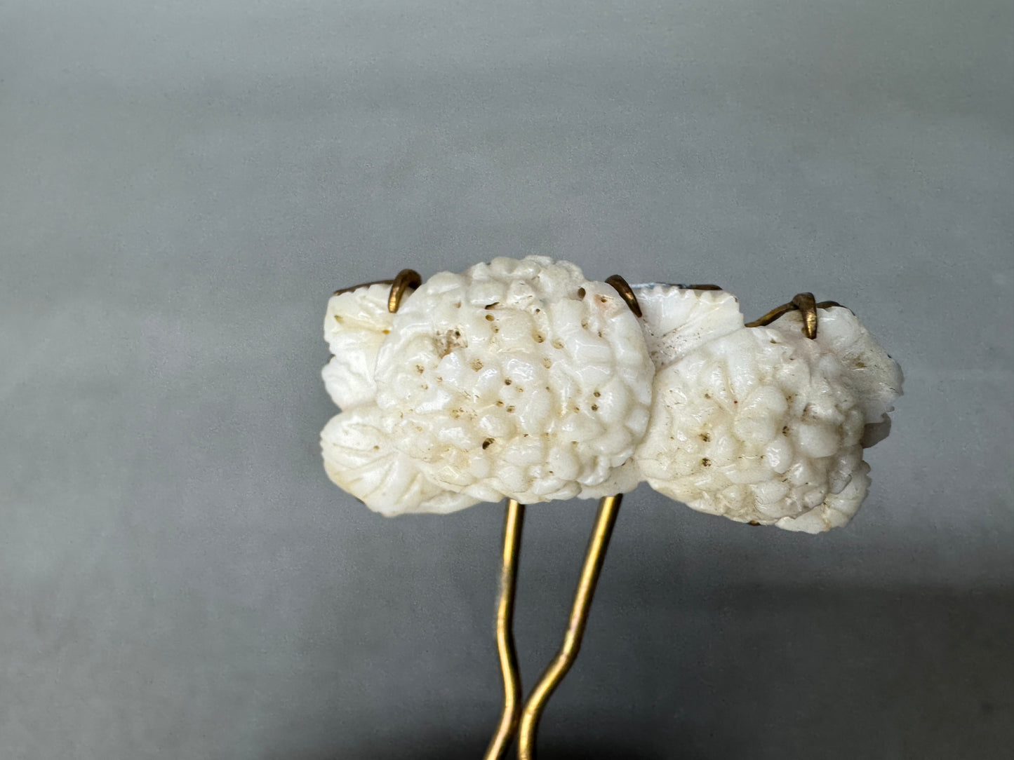 Y8975 KANZASHI White coral hair pin stick engraving Japan antique kimono fashion