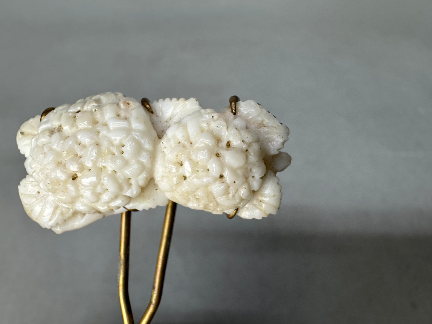 Y8975 KANZASHI White coral hair pin stick engraving Japan antique kimono fashion