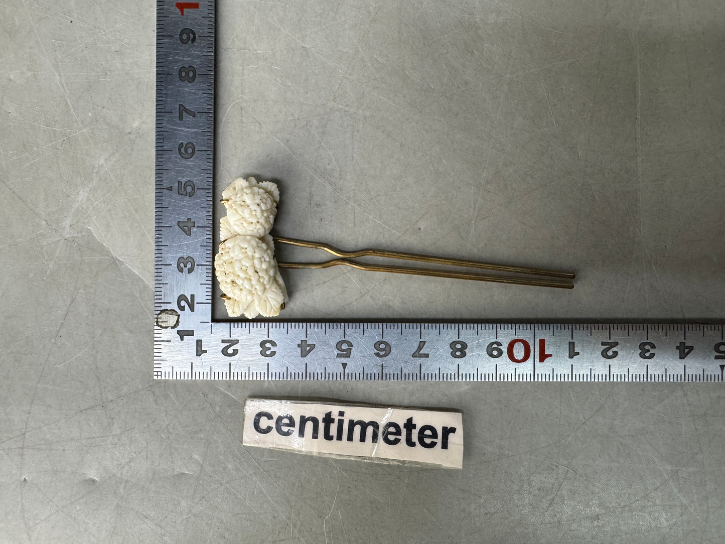 Y8975 KANZASHI White coral hair pin stick engraving Japan antique kimono fashion