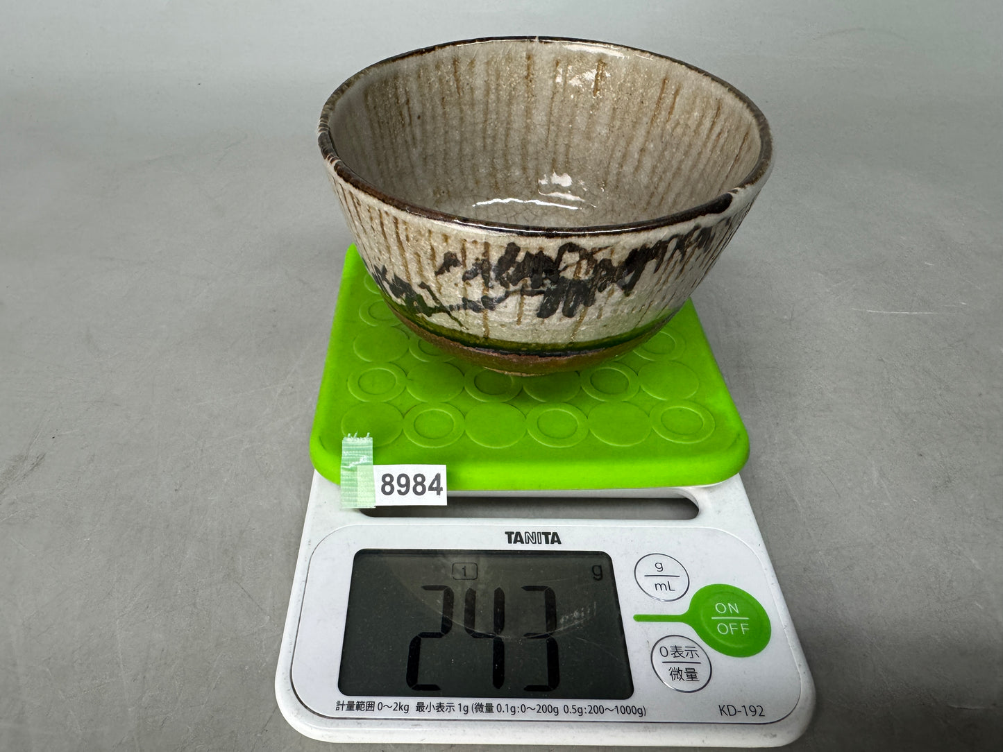 Y8984 CHAWAN Karatsu-ware bowl signed Japan antique tea ceremony cup pottery