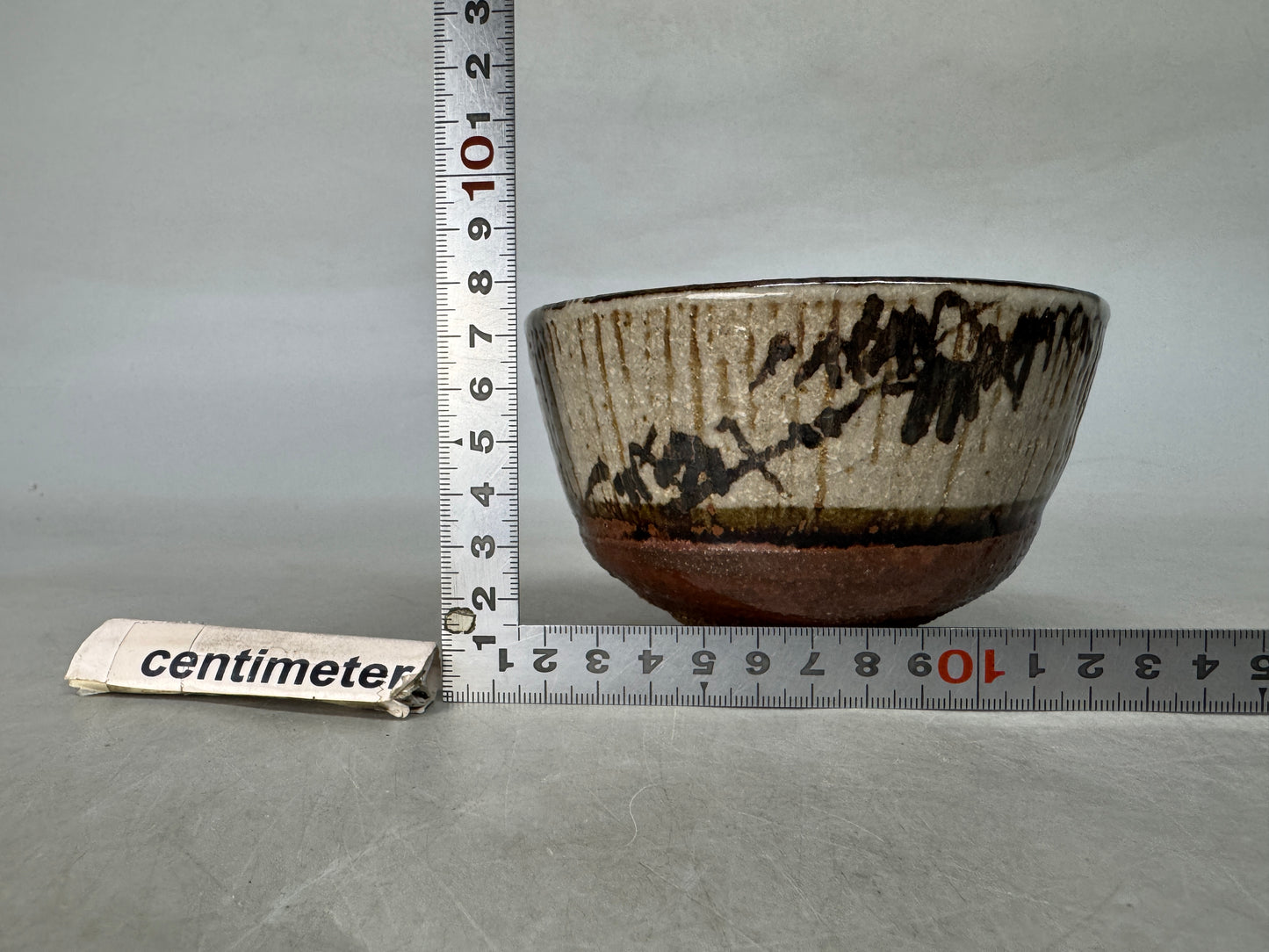 Y8984 CHAWAN Karatsu-ware bowl signed Japan antique tea ceremony cup pottery