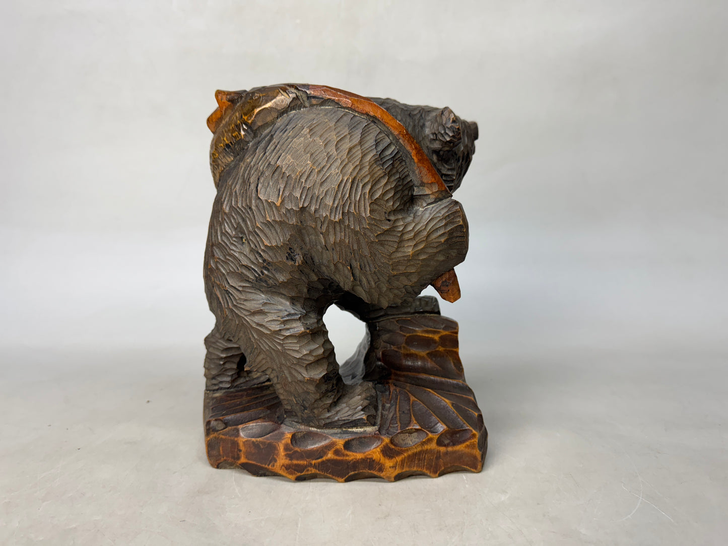 Y8987 OKIMONO wood carving Bear figurine Ainu Japan antique interior figure