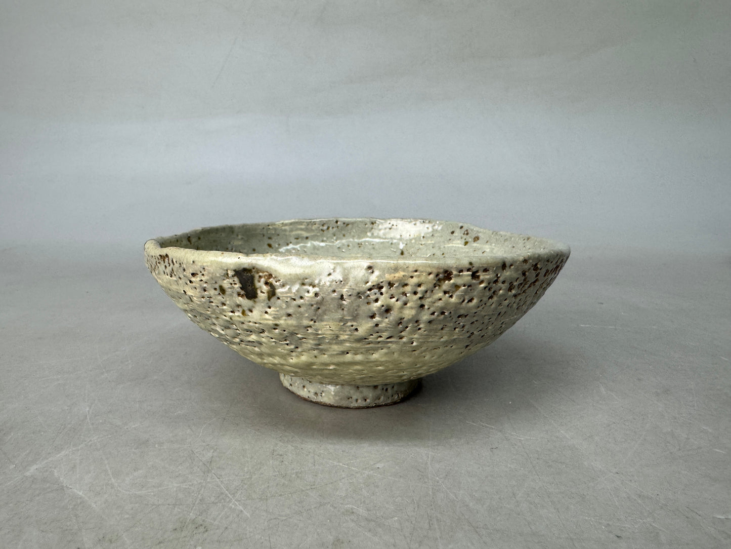 Y9011 CHAWAN Hakeme brushmark flat bowl Japan antique tea ceremony cup pottery