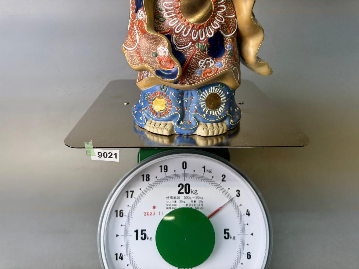 Y9021 STATUE Kutani-ware Kannon Bodhisattva figurine signed Japan antique figure