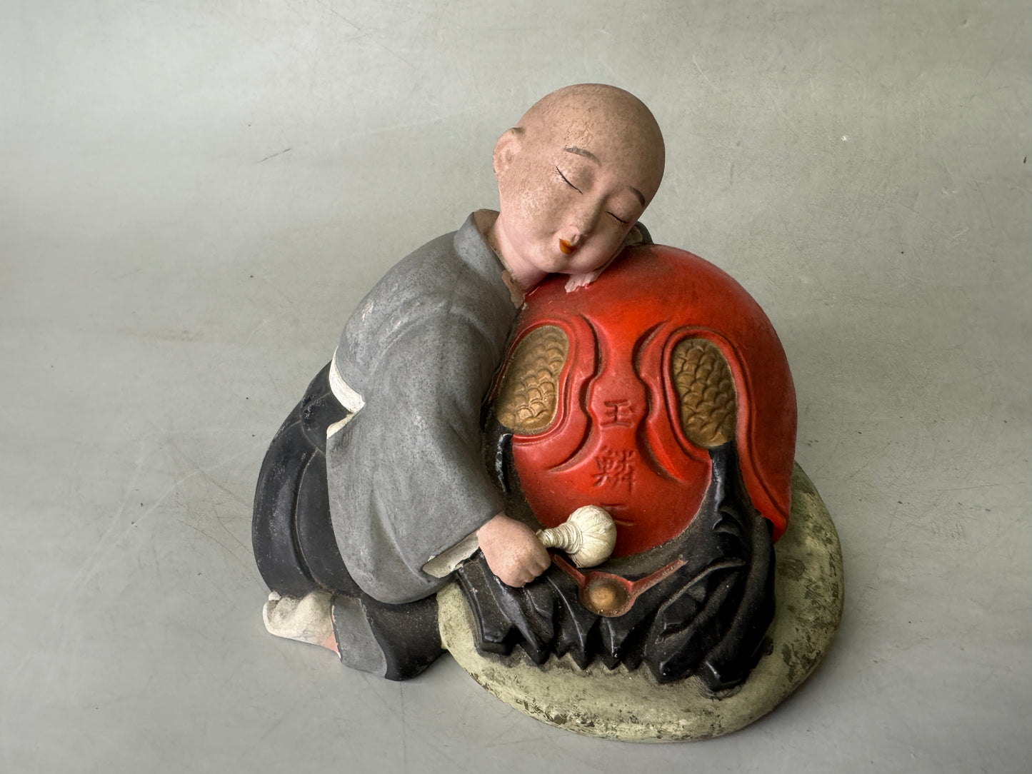 Y9023 OKIMONO ceramic Dozing Monk figurine Mokugyo Japan antique interior figure