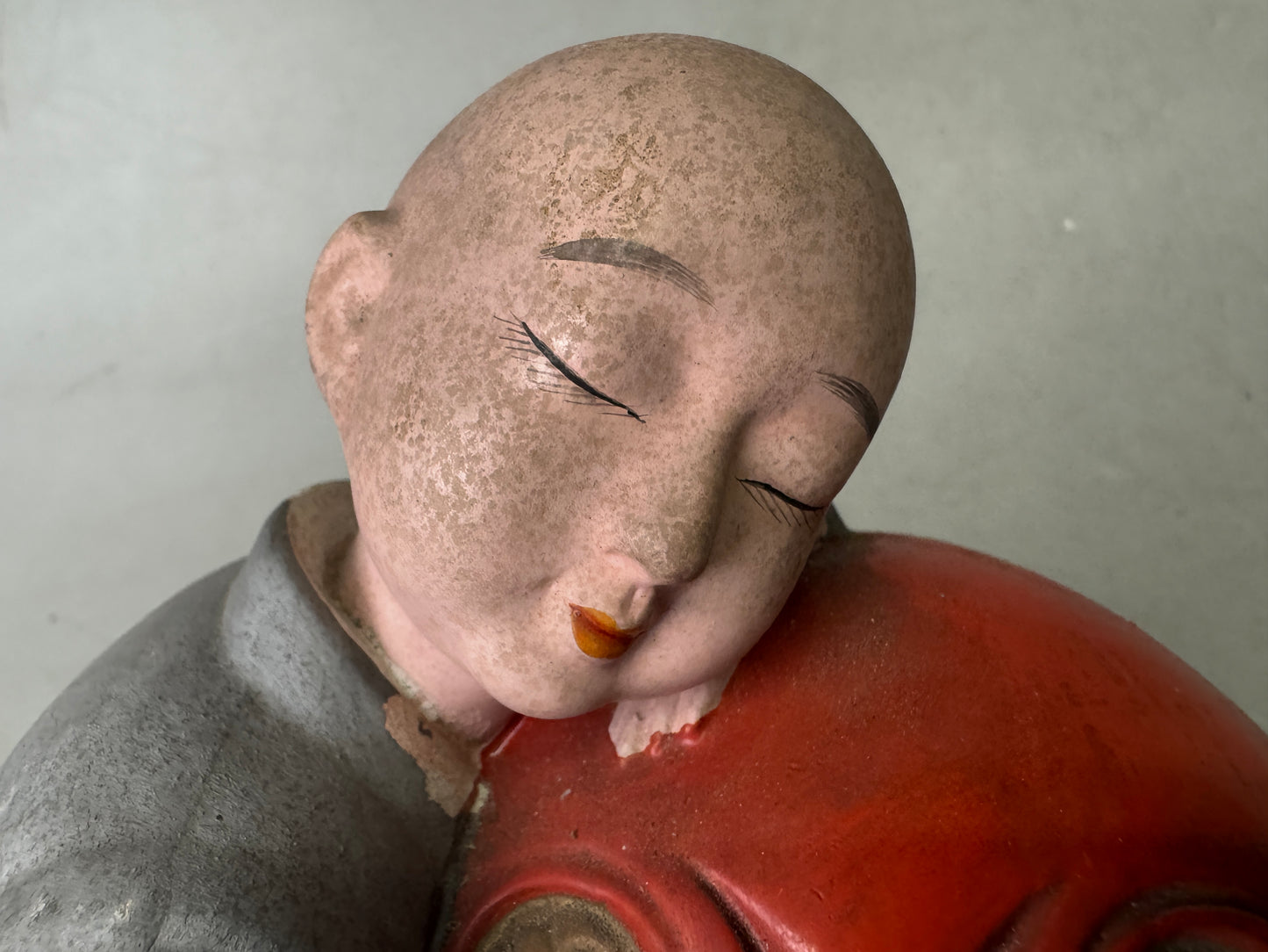 Y9023 OKIMONO ceramic Dozing Monk figurine Mokugyo Japan antique interior figure