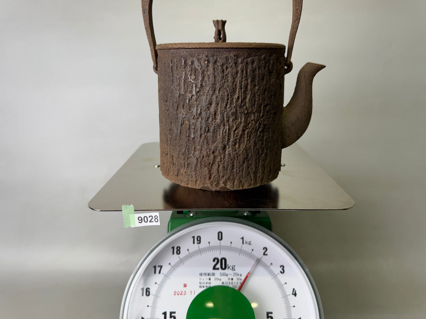 Y9028 TETSUBIN Nambu Iron kettle cylindrical teapot pot igned Japan antique