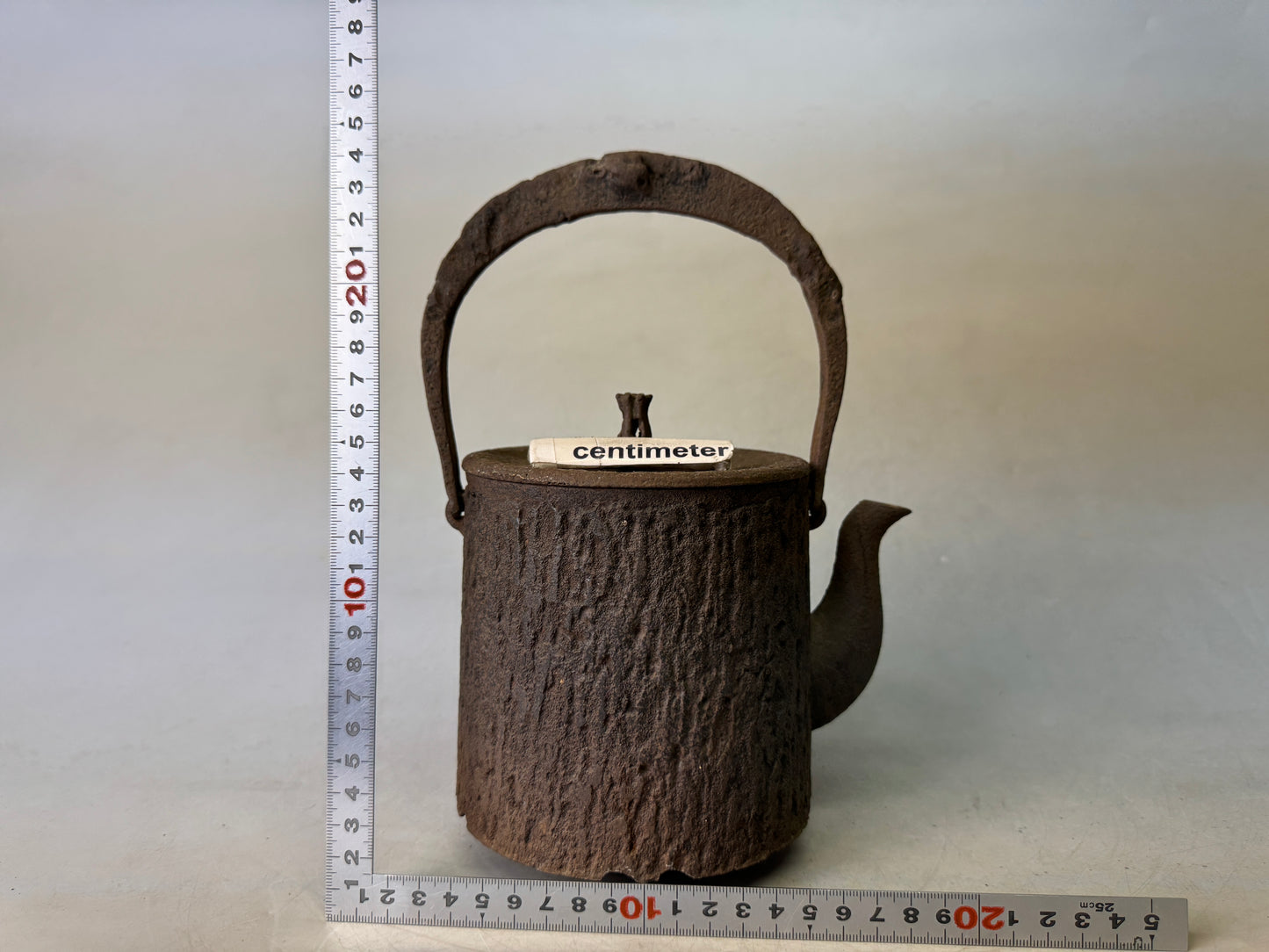 Y9028 TETSUBIN Nambu Iron kettle cylindrical teapot pot igned Japan antique