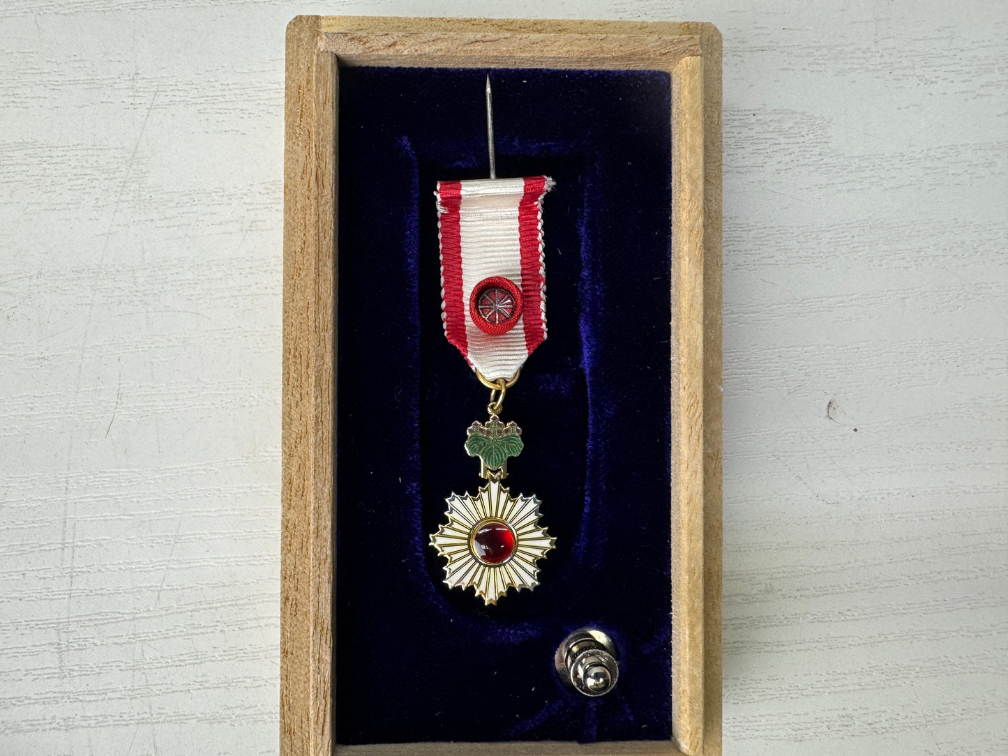 Y9071 KUNSHO small 5th Class Order of the Rising Sun box Japanese military medal