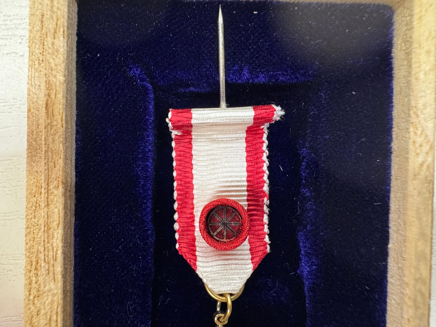 Y9071 KUNSHO small 5th Class Order of the Rising Sun box Japanese military medal