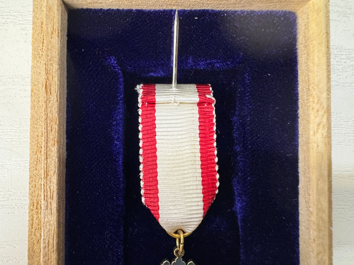 Y9071 KUNSHO small 5th Class Order of the Rising Sun box Japanese military medal