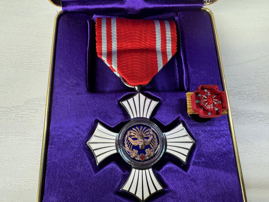 Y9072 KUNSHO 2 Red Cross medals box Japanese military Imperial Japan army
