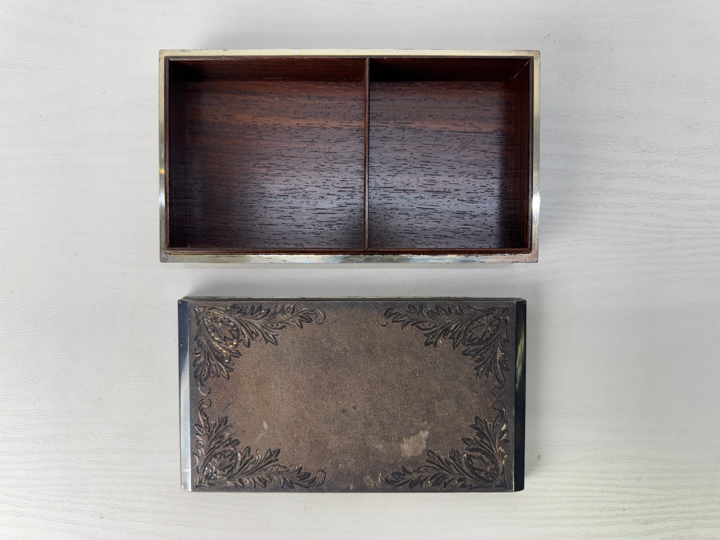 Y9079 BOX Silver accessory trinkets case engraved signed Japan antique container
