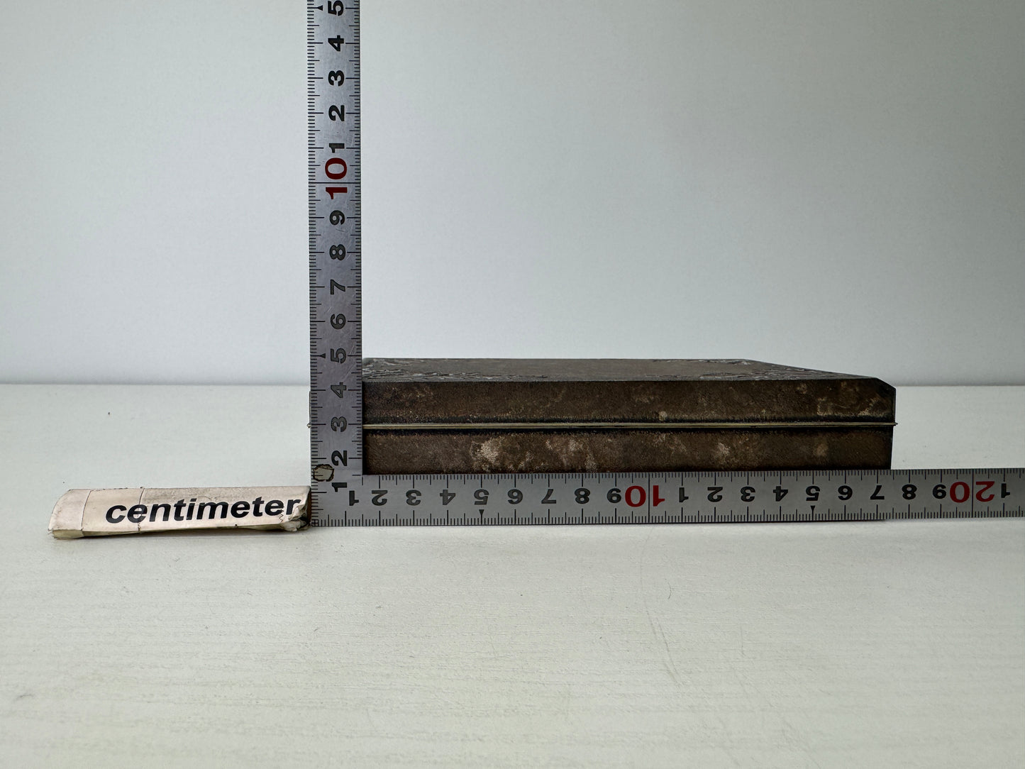 Y9079 BOX Silver accessory trinkets case engraved signed Japan antique container