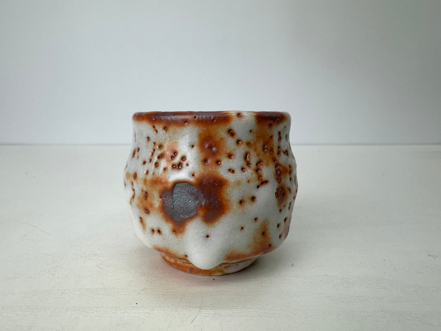 Y9085 CHAWAN Shino-ware sake cup signed box Guinomi Japan antique tableware