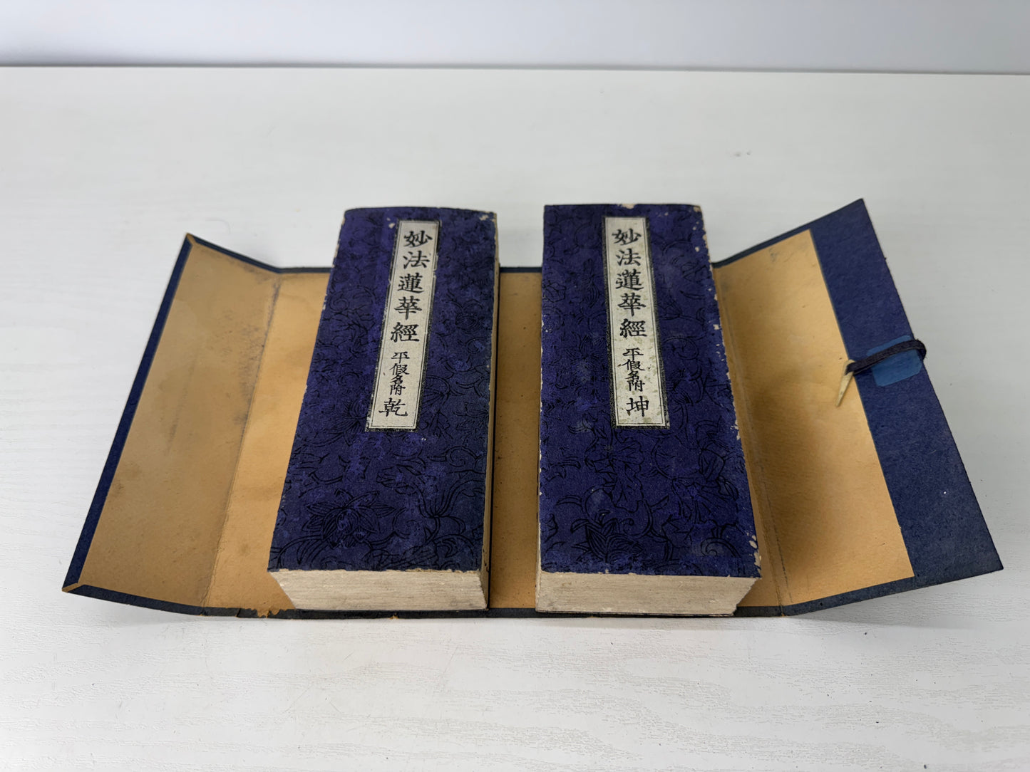Y9088 Buddhist Altar The Lotus Sutra book 2 volumes Japan antique Buddhism art