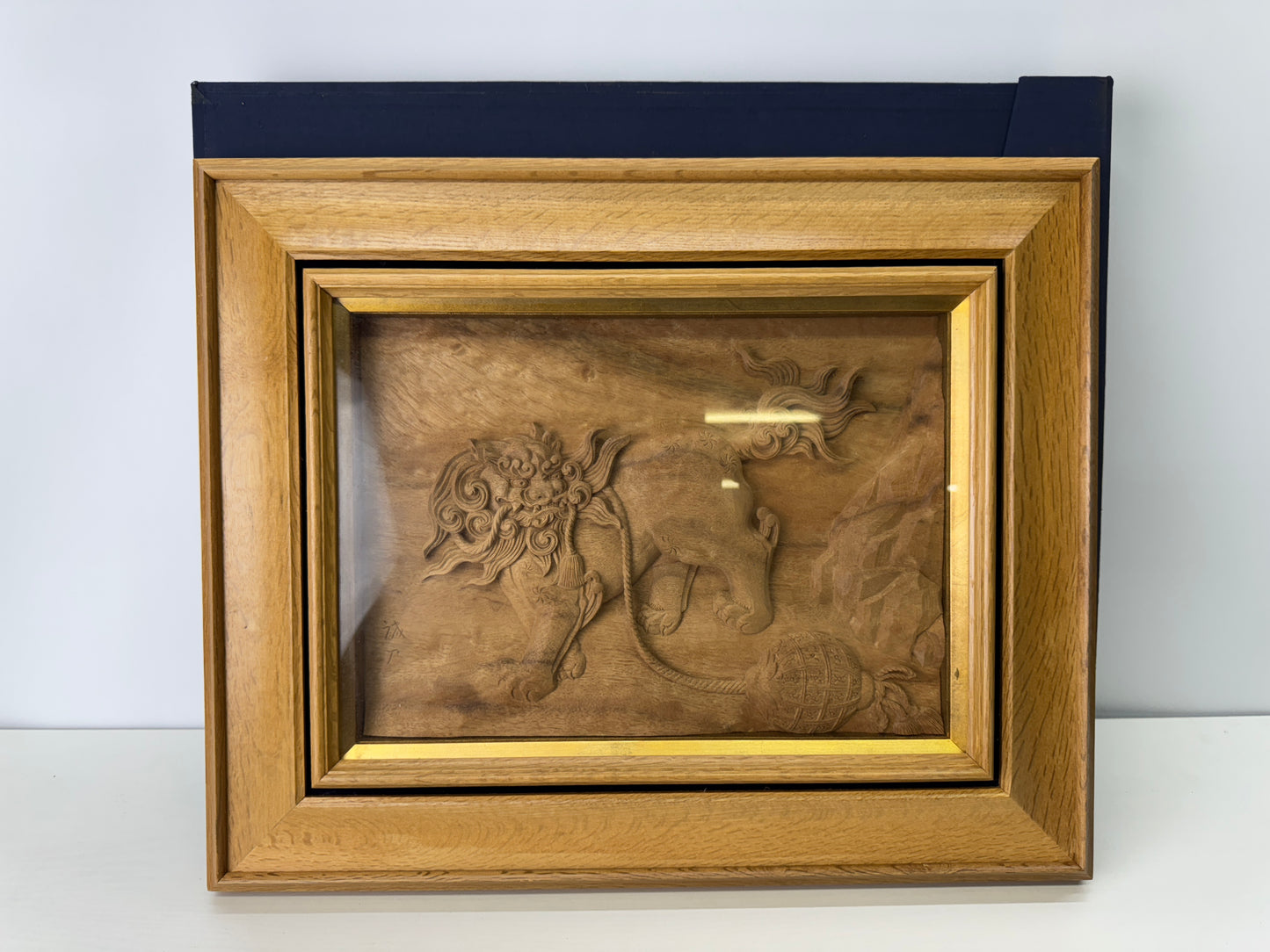 Y9096 OKIMONO wood carving Chinese lion framed signed Japan antique interior