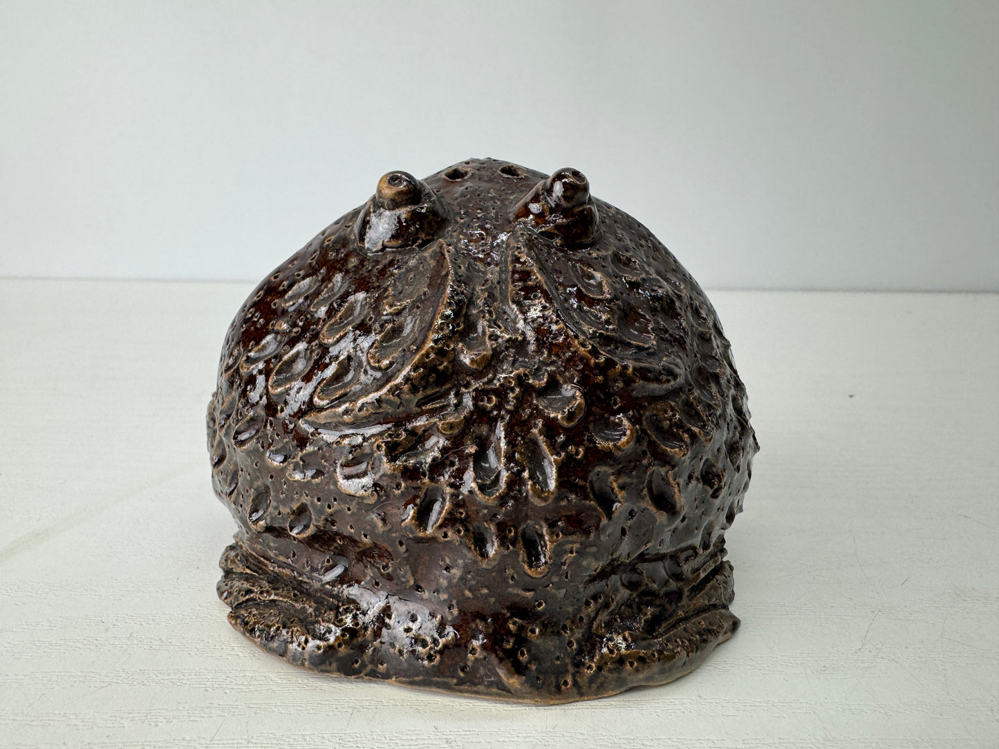 Y9108 ASHTRAY Seto-ware frog figure signed Japan antique collectible cigarette