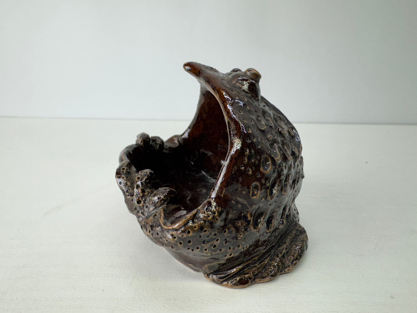 Y9108 ASHTRAY Seto-ware frog figure signed Japan antique collectible cigarette