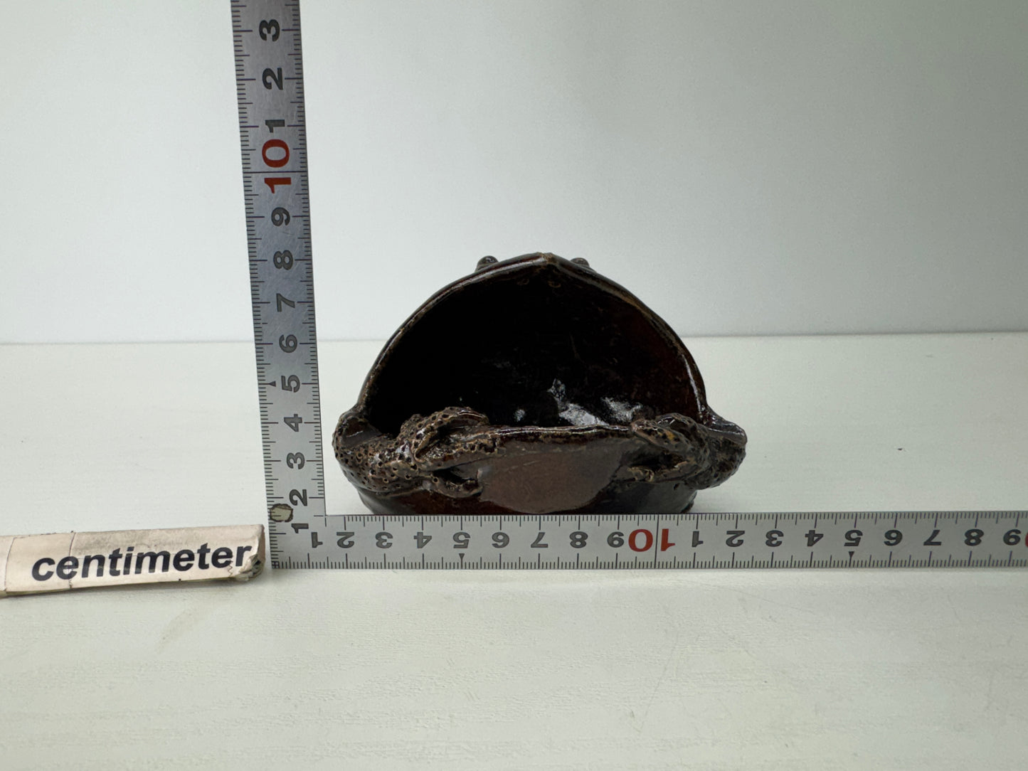 Y9108 ASHTRAY Seto-ware frog figure signed Japan antique collectible cigarette